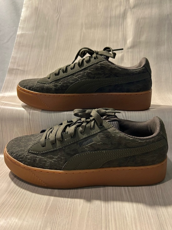Puma Shoes - PUMA Basket Platform VR Velvet Rope Sneakers – Olive Night Camo – NEW